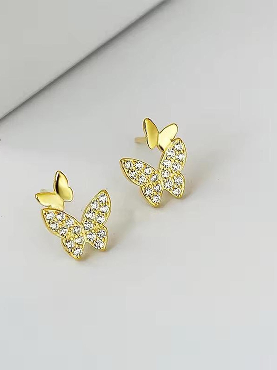

MADDY SPACE Set Of 2 Gold-Plated Artificial Stones Studded Contemporary Korean Studs