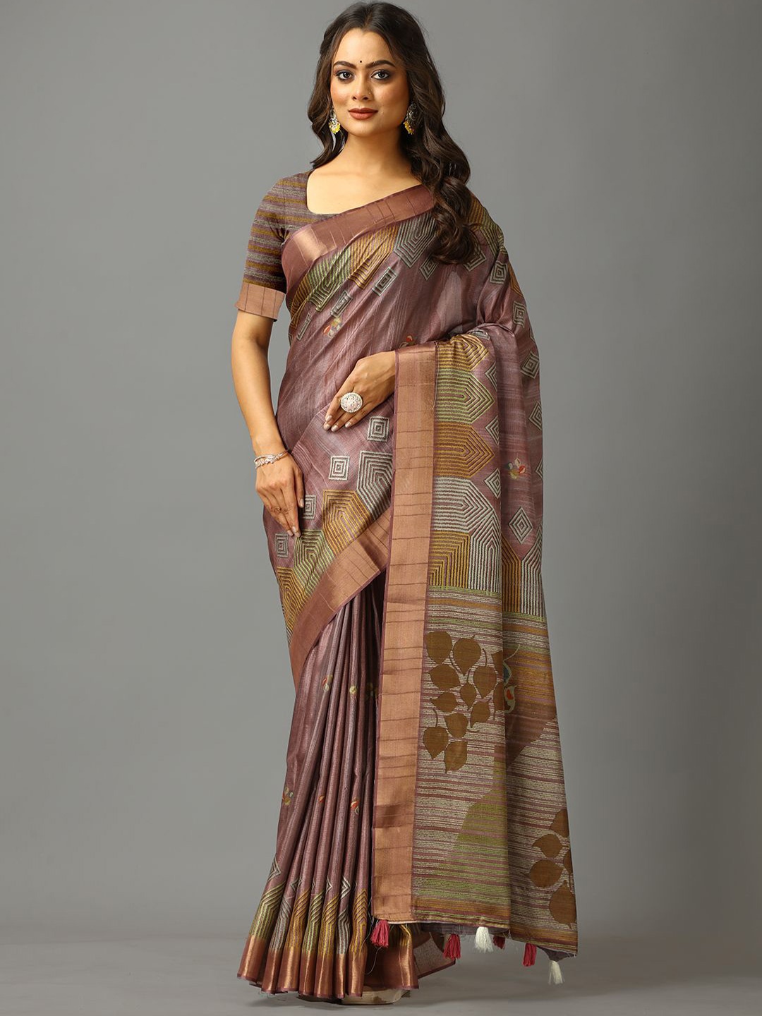 

VIRENDRA TEXTILES Floral Printed Zari Saree, Pink