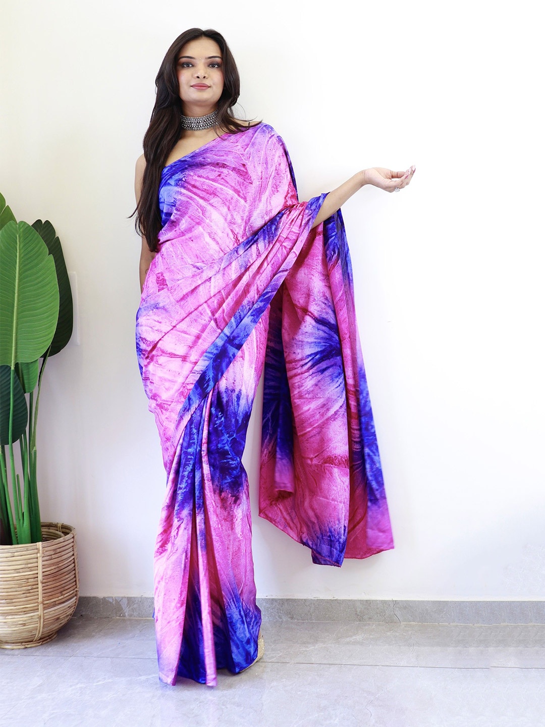 

DIVASTRI Tie and Dye Ready To Wear Saree, Pink