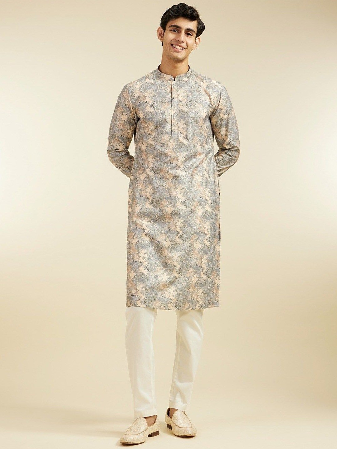 

Diwas by Manyavar Floral Printed Mandarin Collar Straight Kurta With Pyjama, Beige