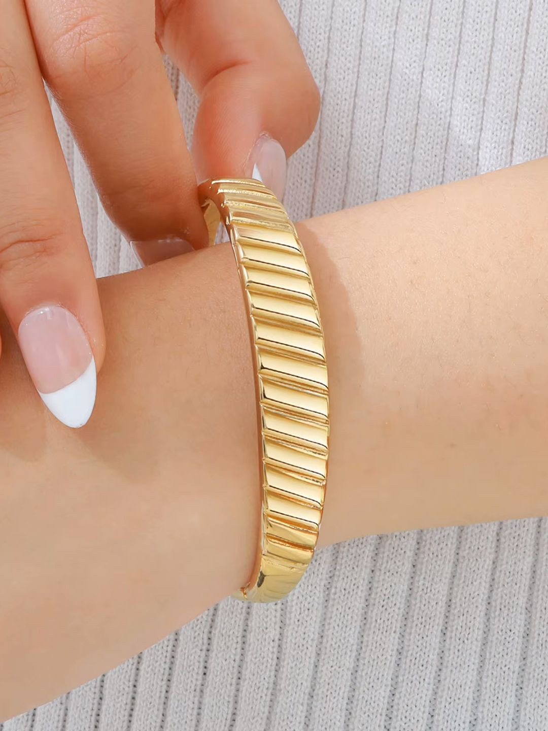 

SHARLEEZ Women Gold-Plated Kada Bracelet