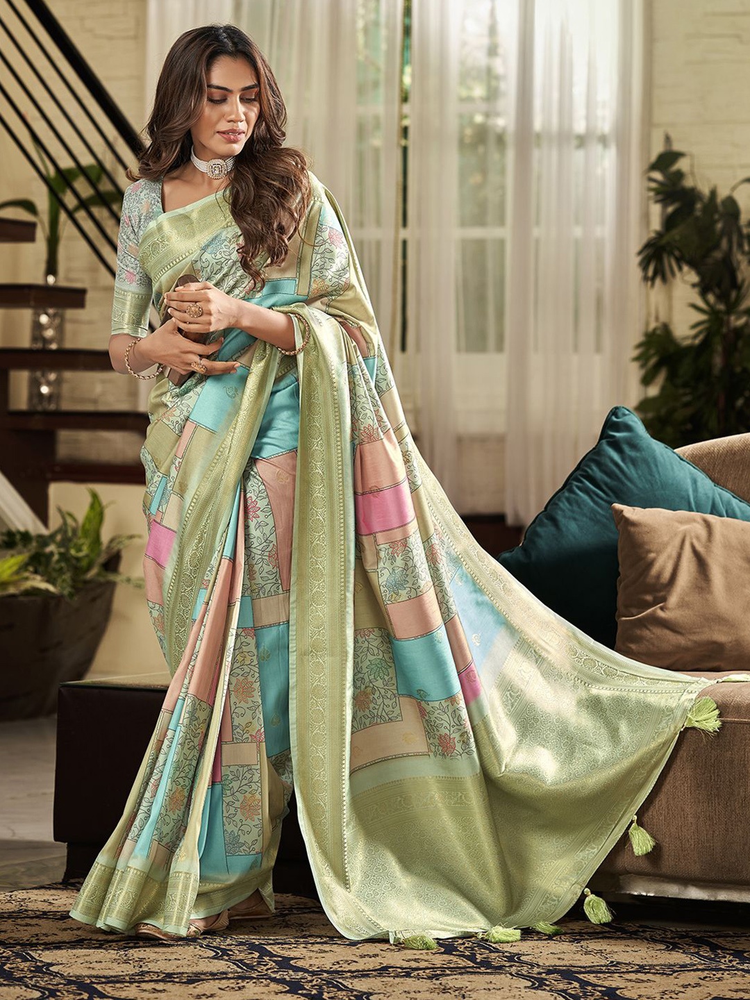 

DIVASTRI Floral Zari Saree, Green