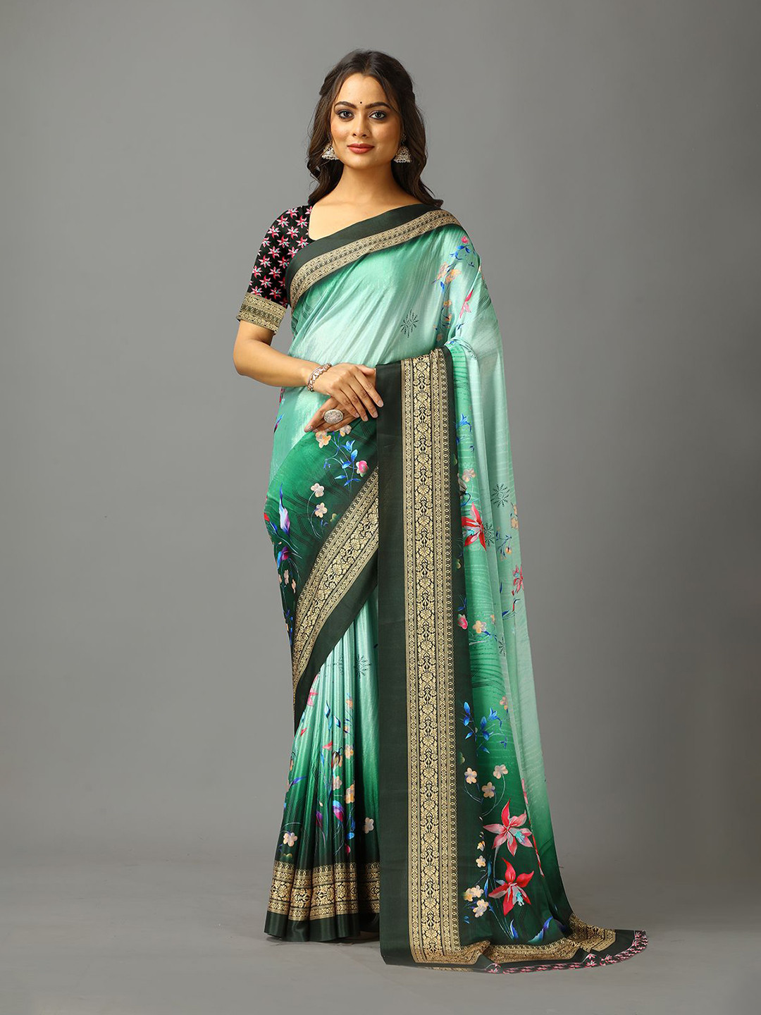 

VIRENDRA TEXTILES Floral Printed Saree, Green