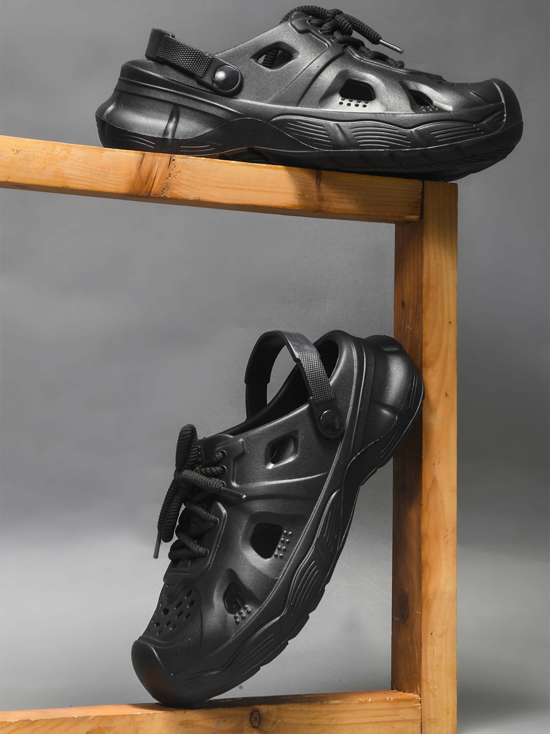 

HRX by Men Self Design Clogs, Black