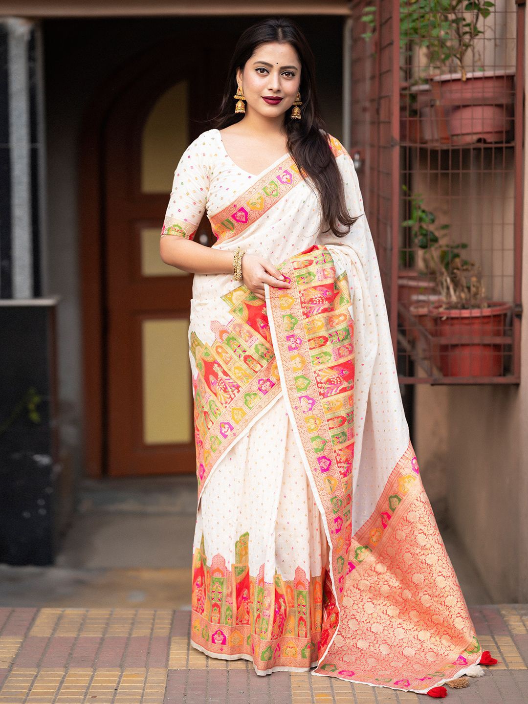 

DIVASTRI Women Woven Design Zari Banarasi Saree, White