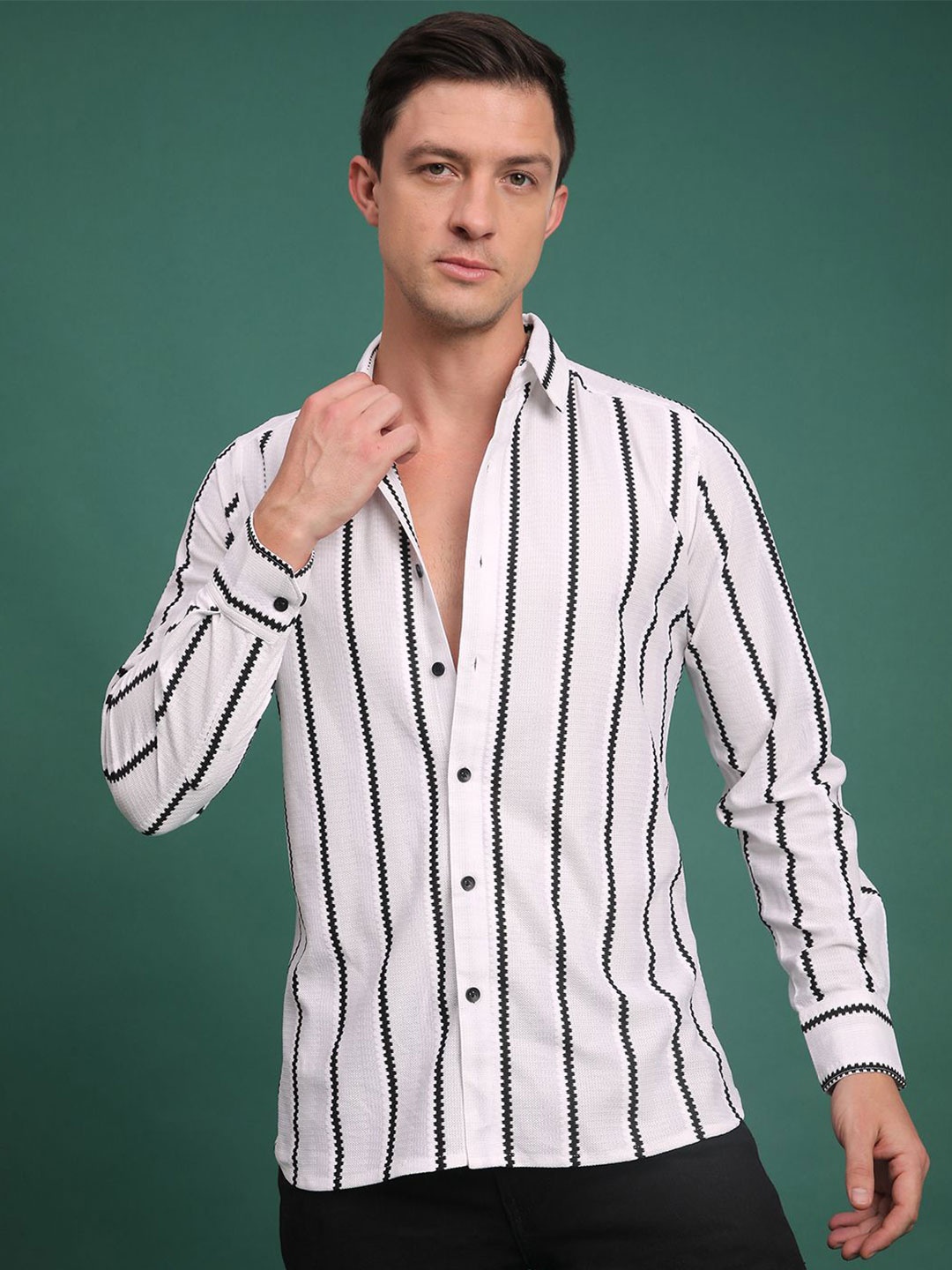 

Voroxy Men Relaxed Opaque Striped Casual Shirt, White