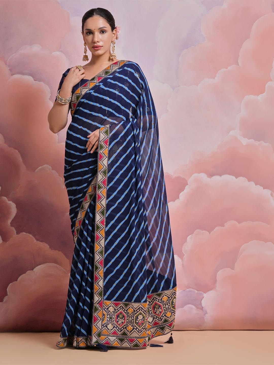 

DIVASTRI Leheriya Printed Sequinned Saree, Blue
