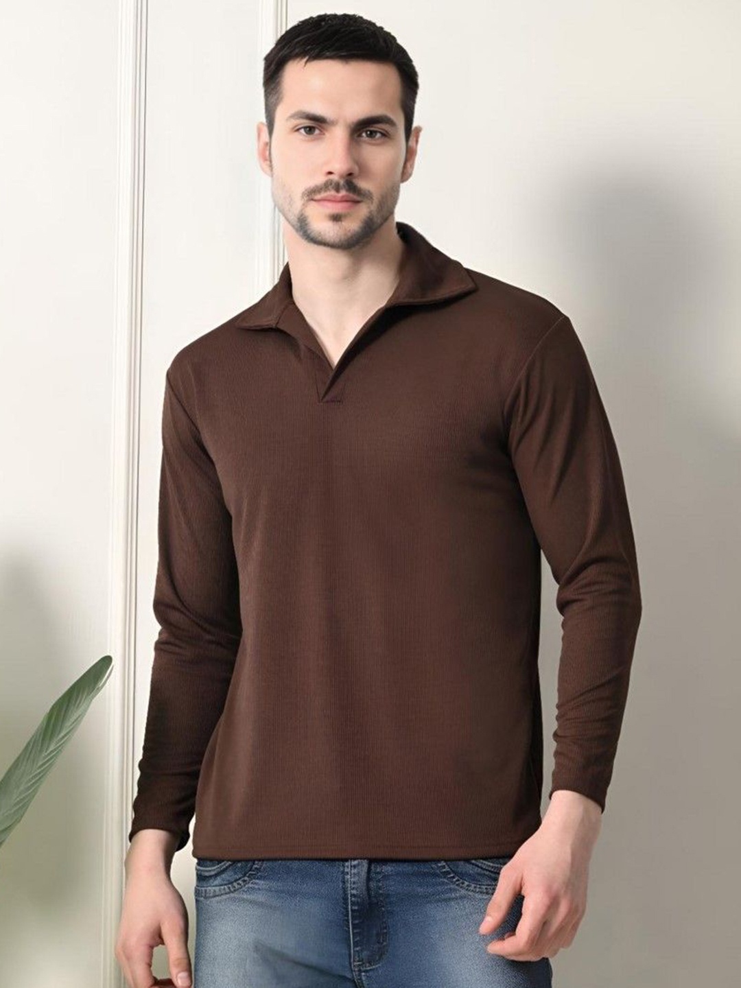 

CLAFOUTIS Men Solid Polo Collar T-shirt, Brown
