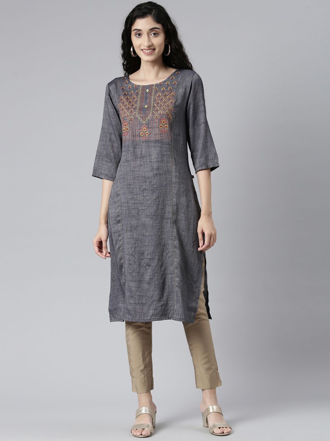 

Samhitas Floral Embroidered Round Neck Pleated Straight Kurta, Grey