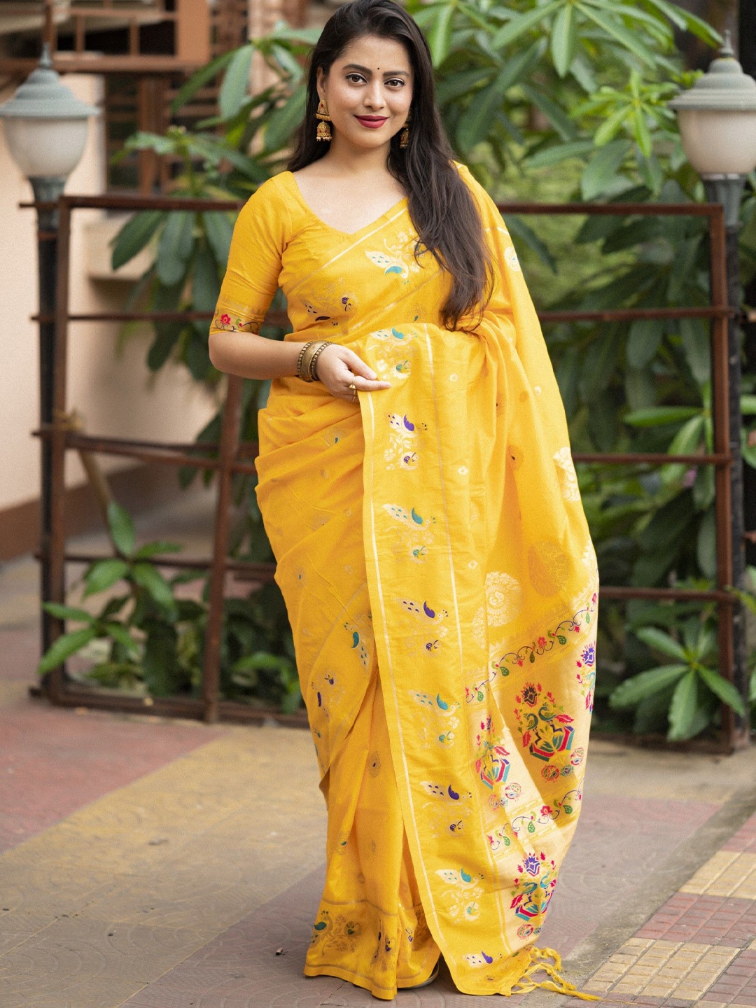 

DIVASTRI Woven Design Zari Paithani Saree, Yellow