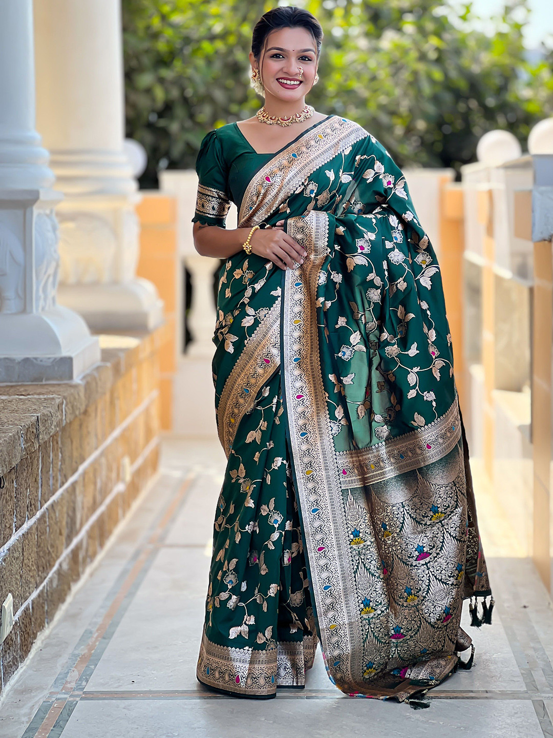 

Divyadham Textiles Woven Design Zari Pure Silk Banarasi Saree, Green