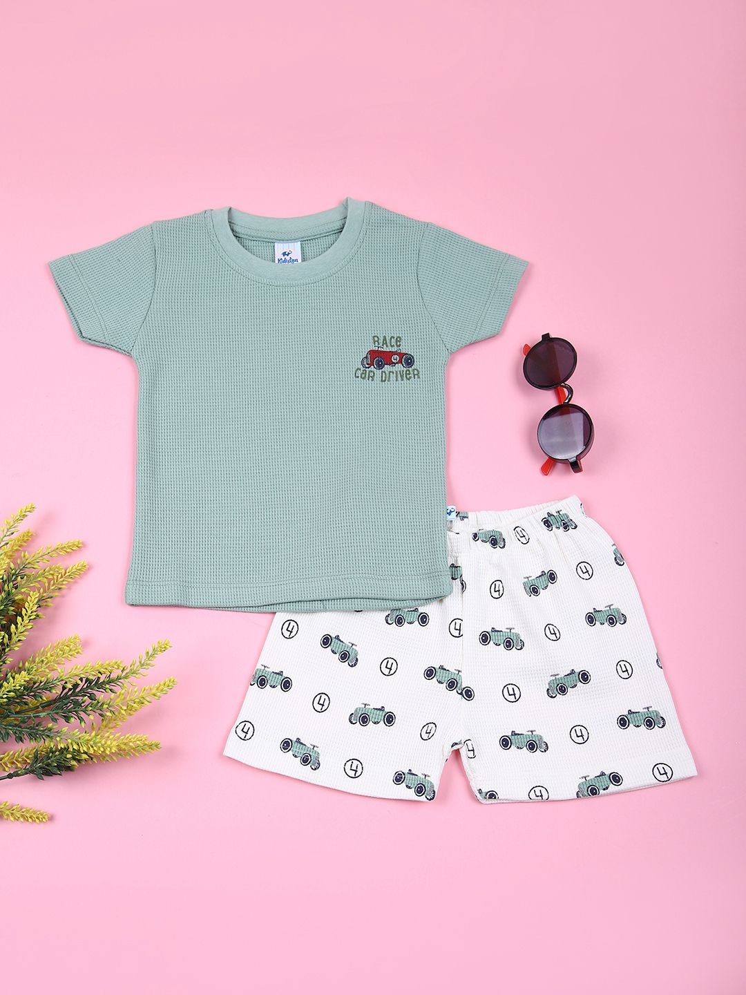 

V-Mart Boys Round Neck T-Shirt With Shorts, Green