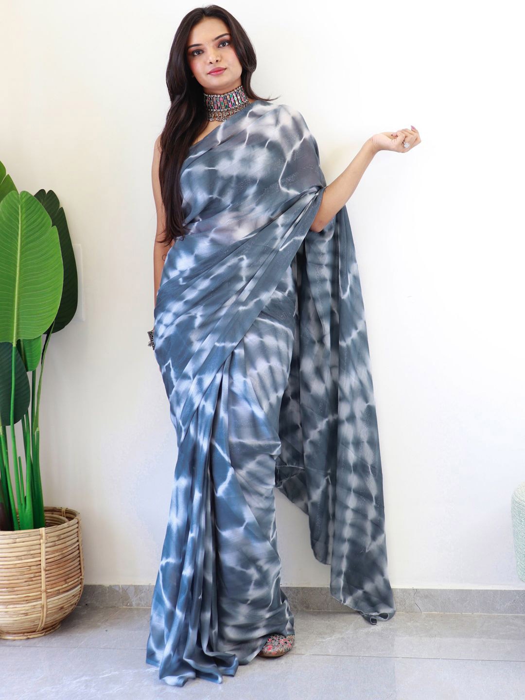 

DIVASTRI Ready to Wear Saree, Grey