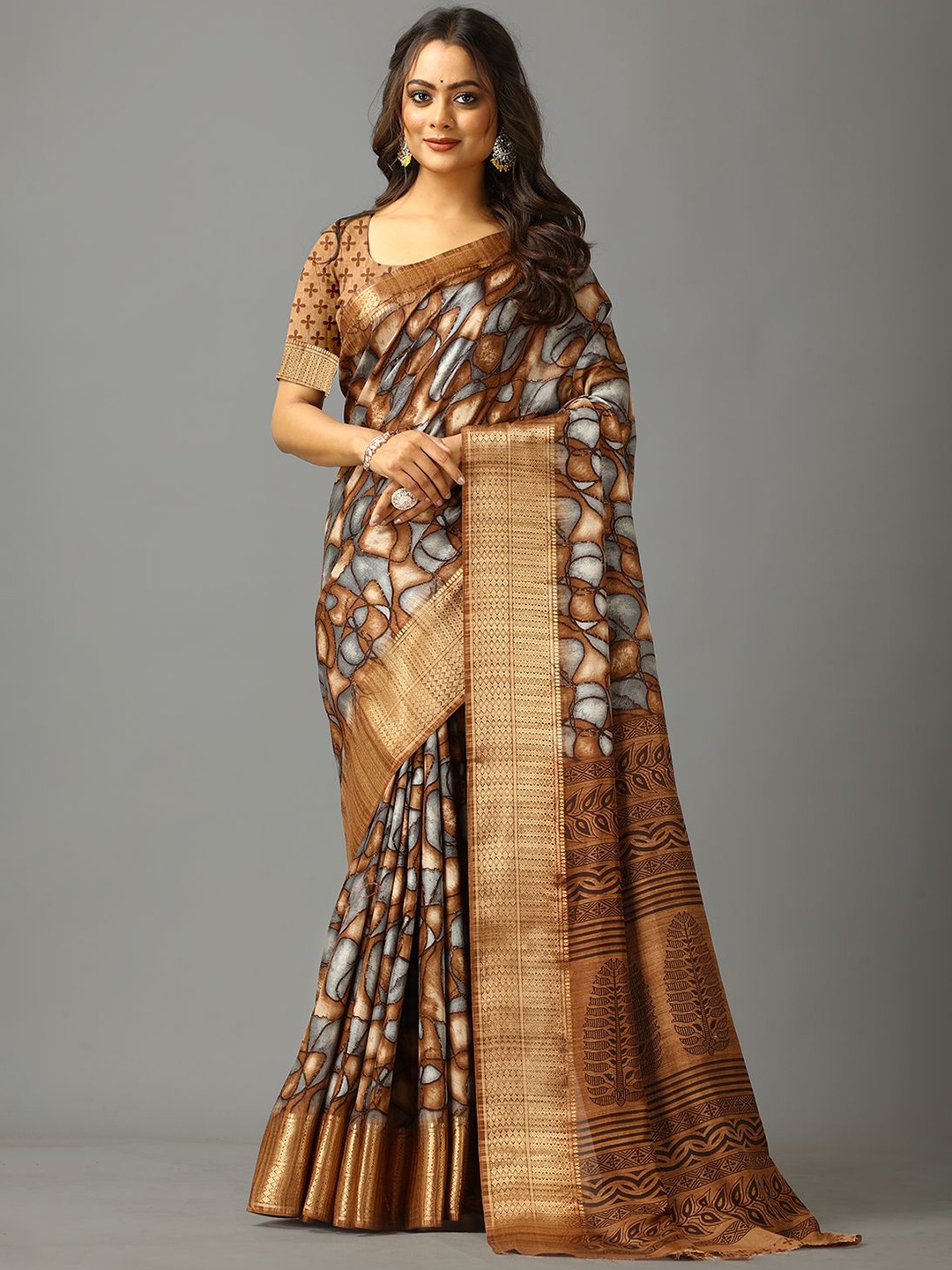 

VIRENDRA TEXTILES Women Woven Design Zari Saree, Camel brown