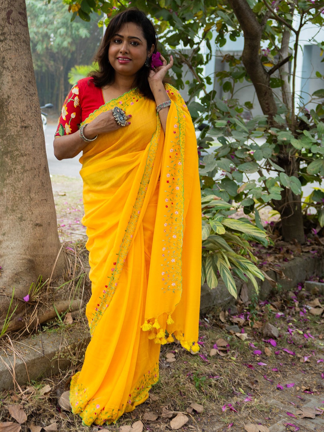 

Uttariya Woven Design Embroidered Saree With Unstitched Blouse Piece, Yellow