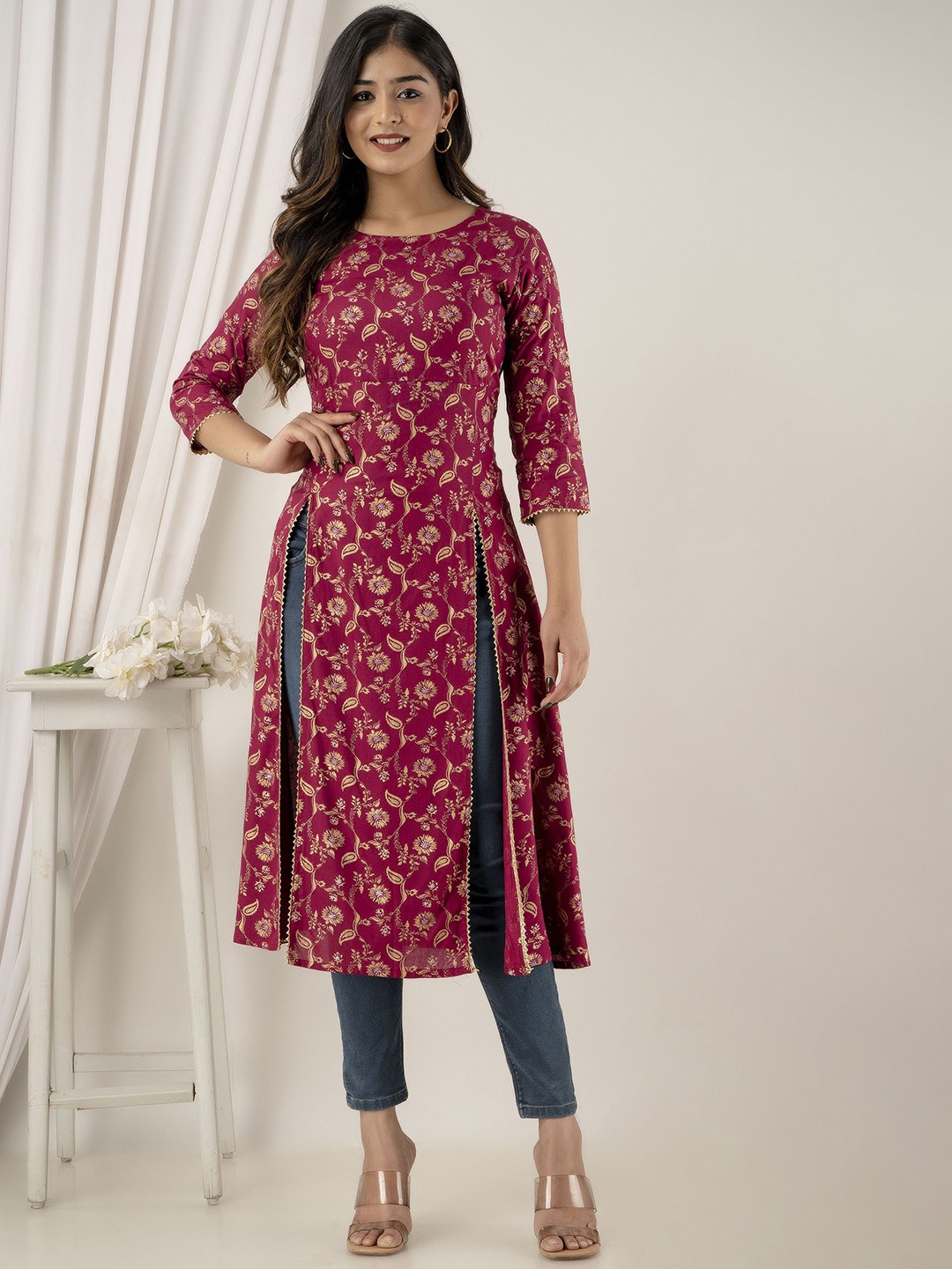 

Shedika Floral Printed High Slit Gotta Patti Straight Kurta, Red