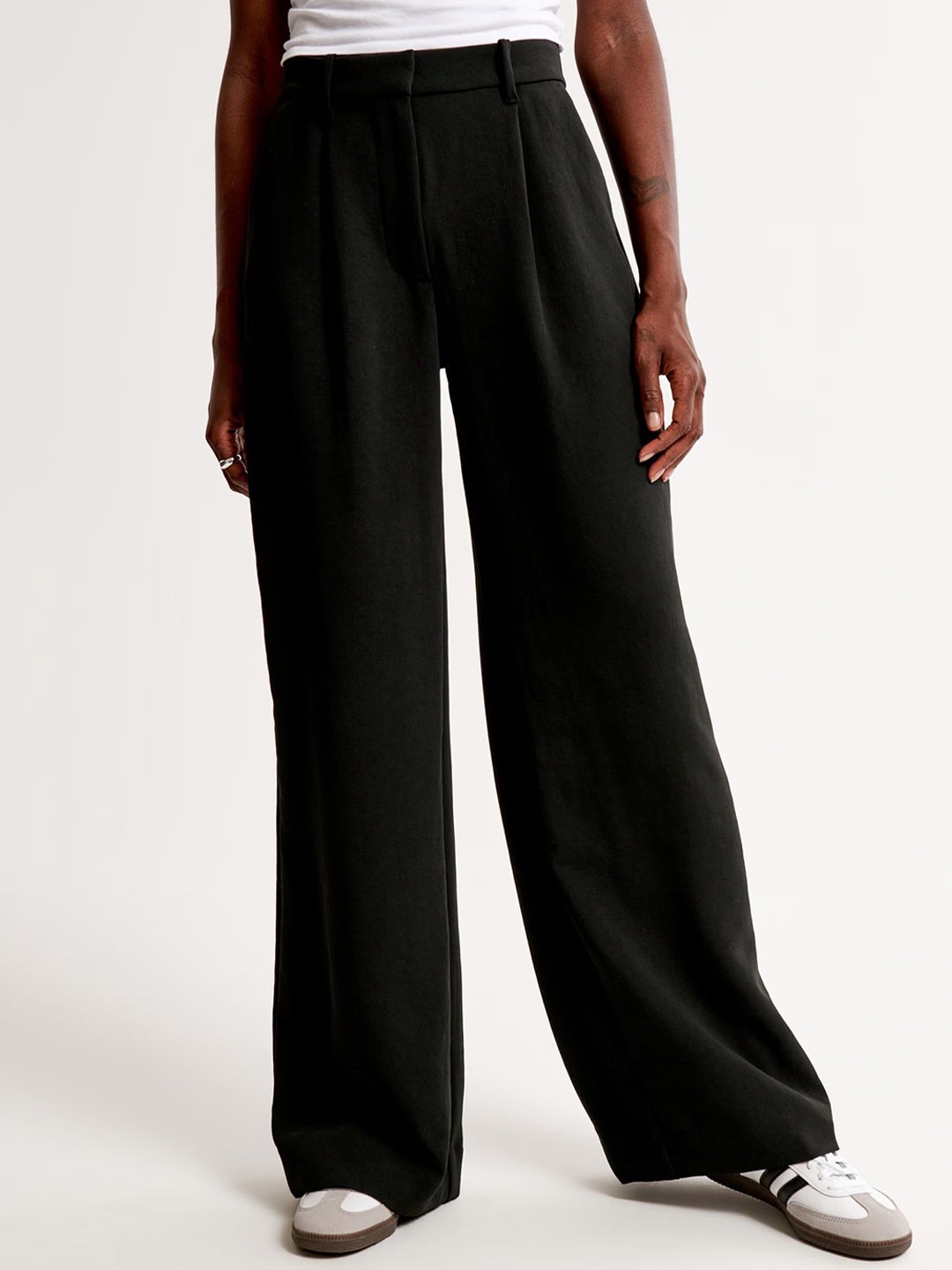 

FNOCKS Women Relaxed Easy Wash Pleated Trousers, Black