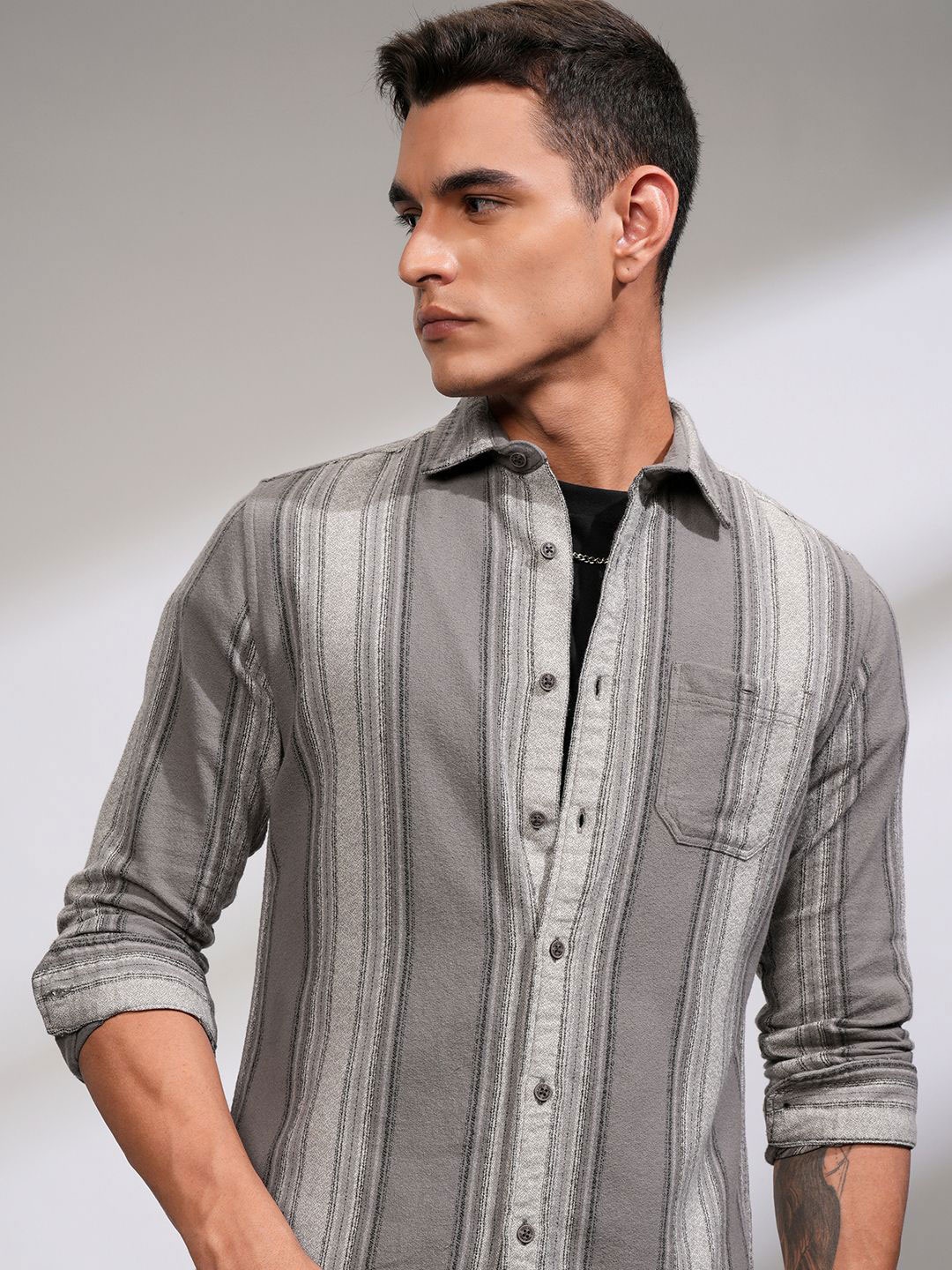 

HIGHLANDER Men Slim Fit Opaque Striped Casual Shirt, Grey