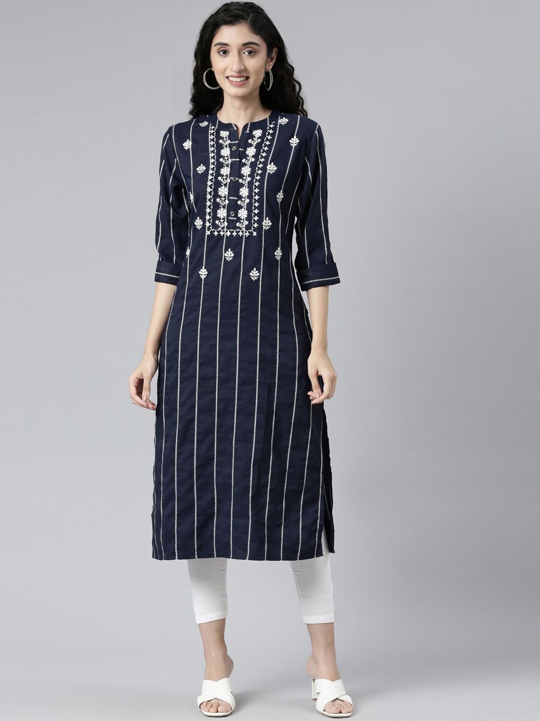 

Samhitas Floral Embroidered Mandarin Collar Straight Chanderi Cotton Kurta, Navy blue