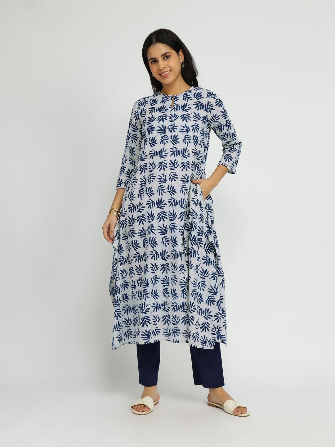 

Pink Fort Women Floral Printed Regular Pure Cotton Kurta with Trousers, Navy blue