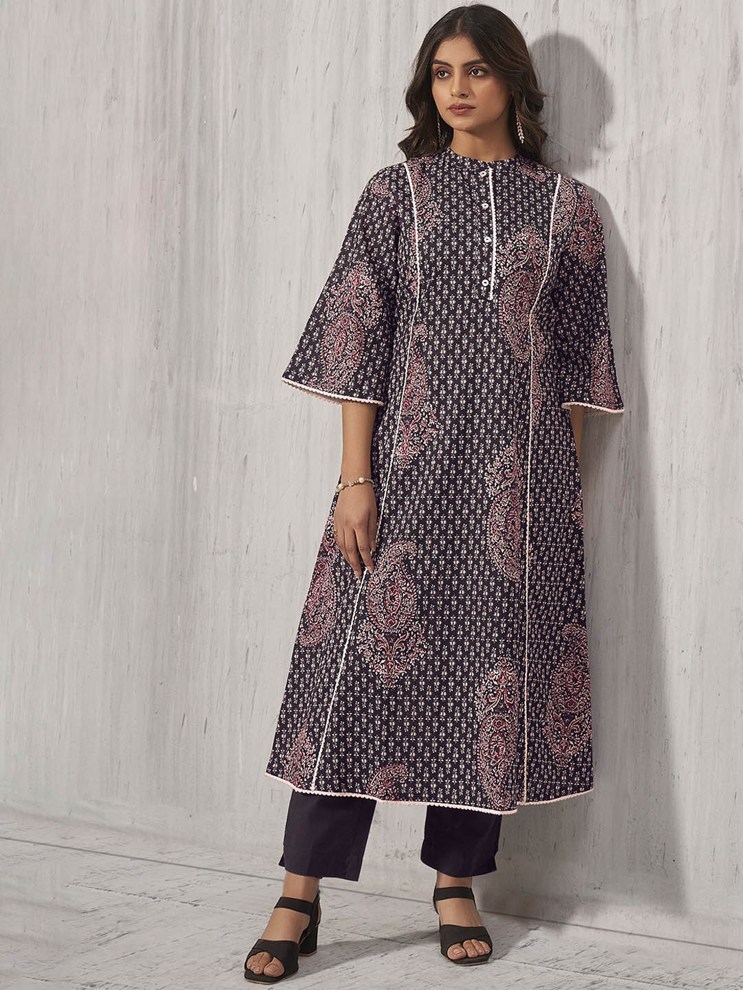 

Anouk Ethnic Motifs Printed Gotta Patti Pure Cotton Straight Kurta, Black