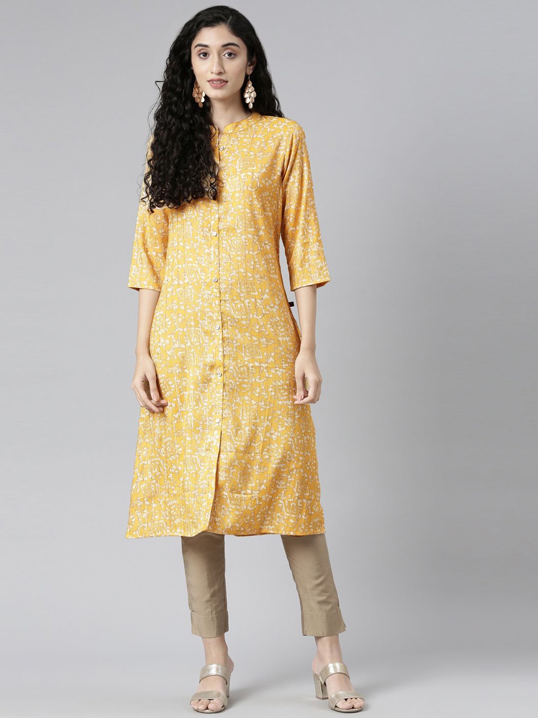 

Samhitas Geometric Printed Mandarin Collar Straight Kurta, Yellow