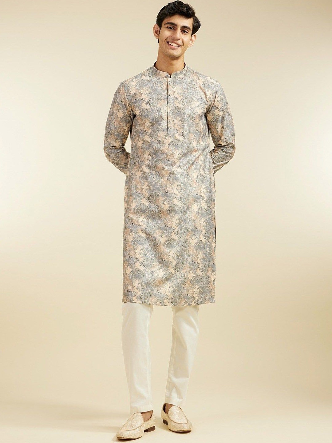 

Diwas by Manyavar Paisley Printed Mandarin Collar Straight Kurta With Pyjamas, Grey