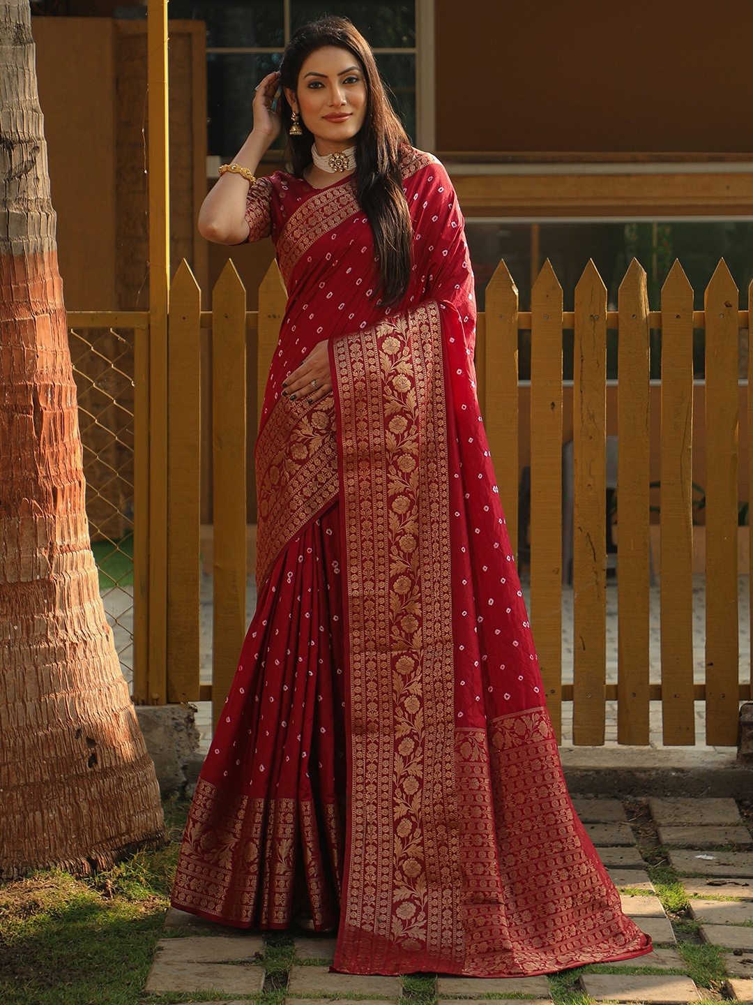 

Vintro Bandhani Zari Bandhani Saree, Maroon