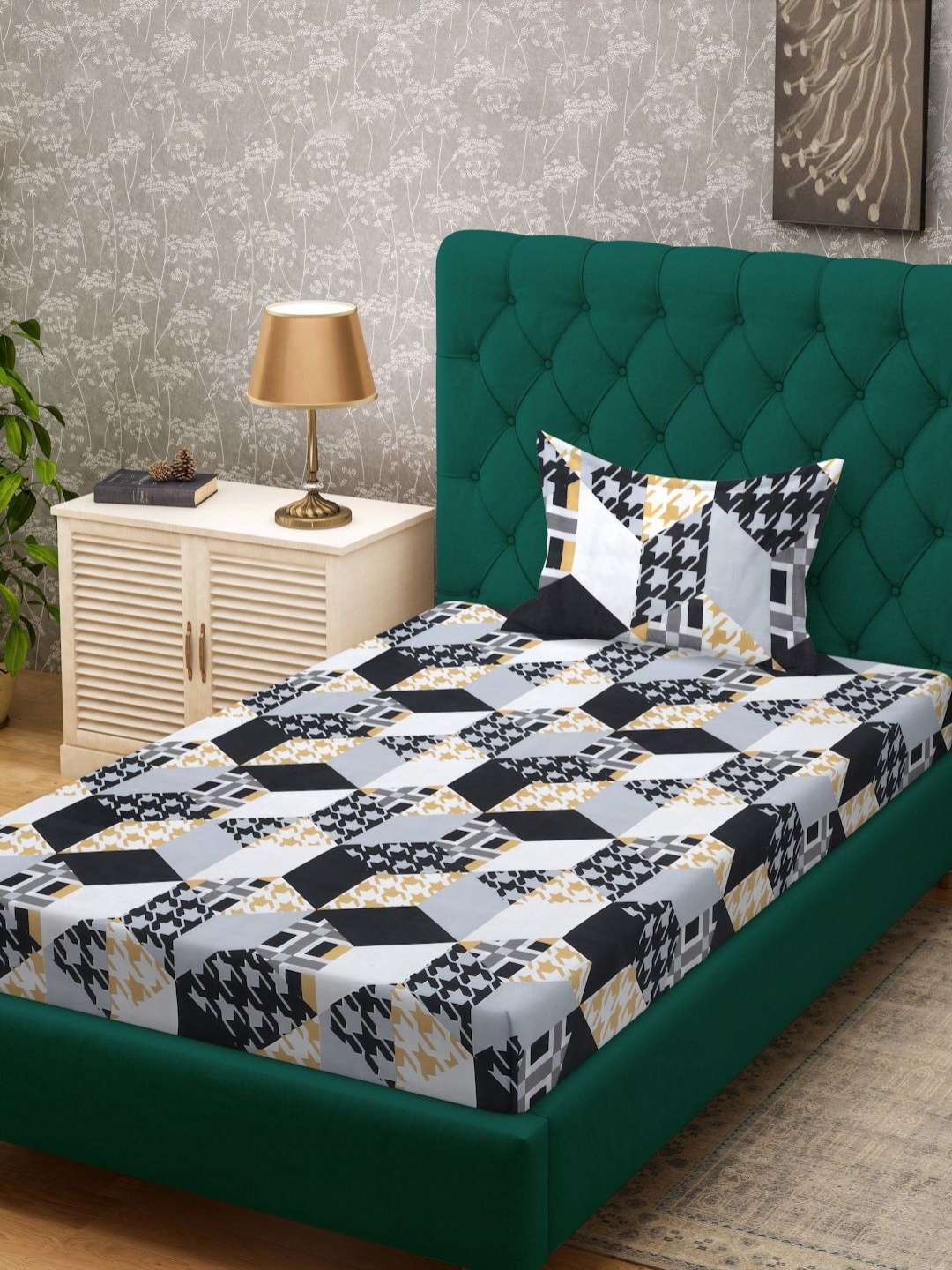 

KLOTTHE Black & Grey Geometric Printed Flat 300 TC Single Bedsheet With Pillow Cover