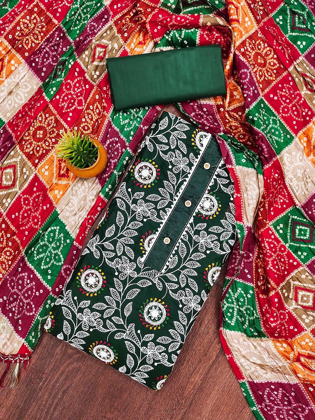 

SAINOOR Embroidered Cotton Unstitched Dress Material, Green