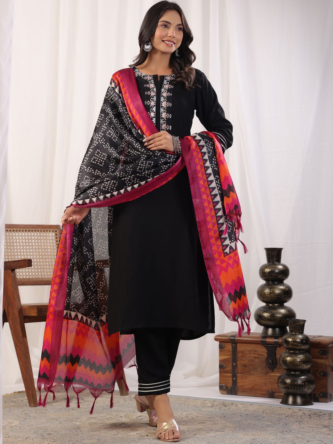 

KALINI Women Floral Embroidered Regular Thread Work Kurta with Trousers & With Dupatta, Black