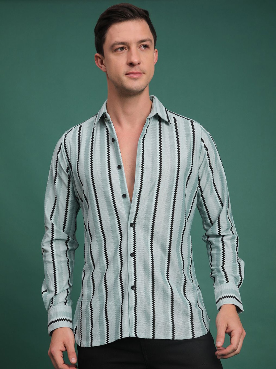 

Voroxy Men Relaxed Opaque Striped Casual Shirt, Green