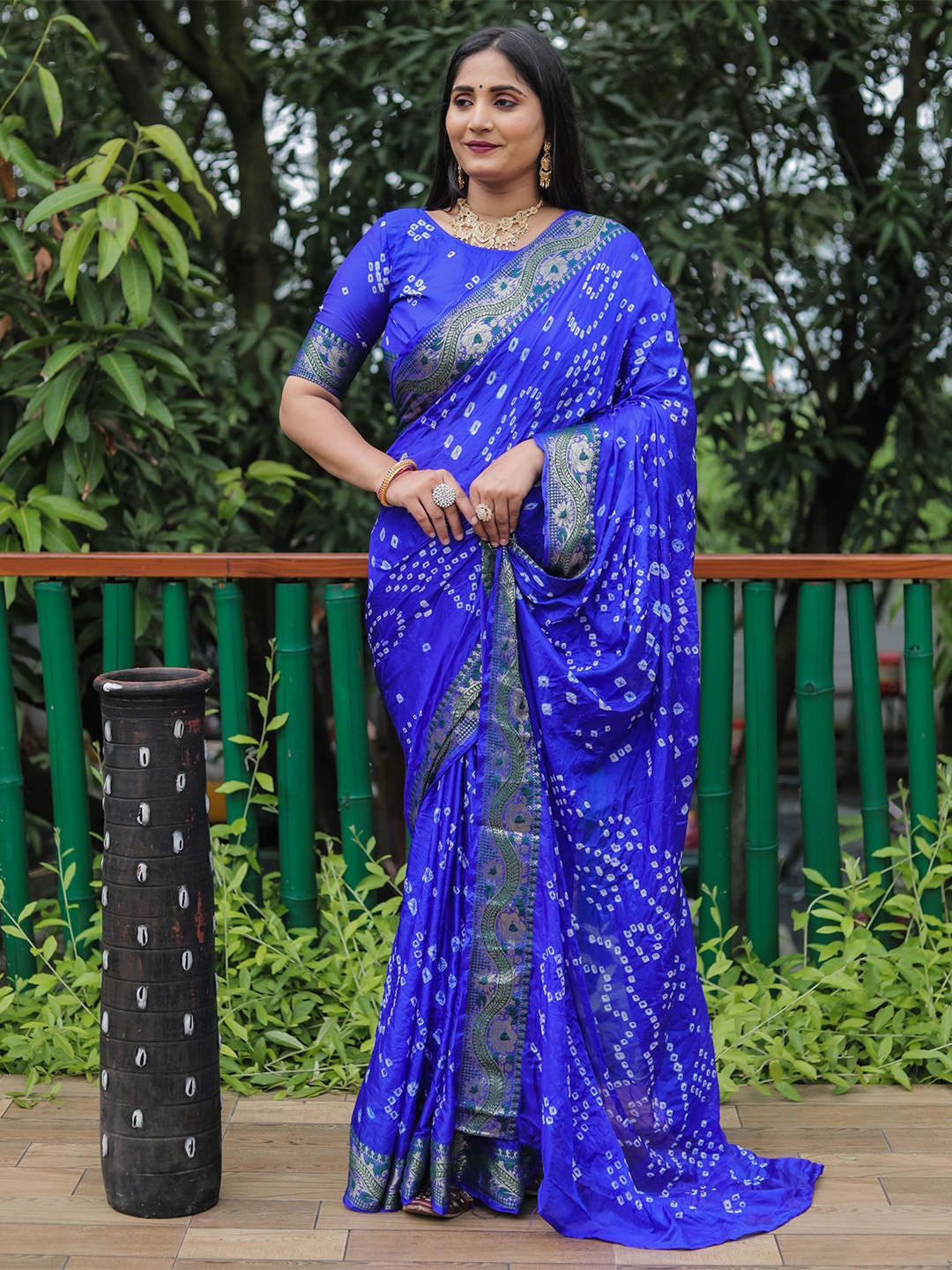 

Vintro Bandhani Printed Woven Design Zari Saree, Blue