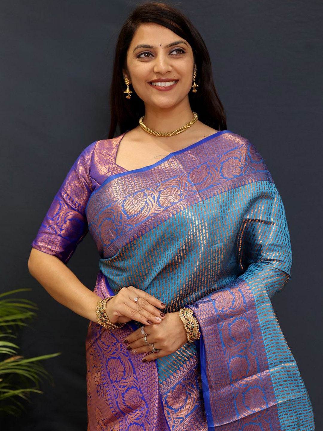 

SILKWEAR Ethnic Motifs Woven Design Zari Kanjeevaram Saree, Teal