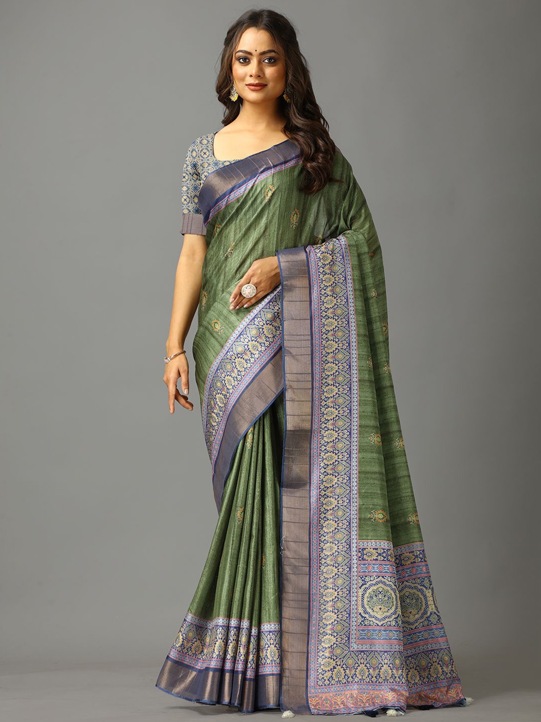 

VIRENDRA TEXTILES Ethnic Motifs Zari Saree, Green