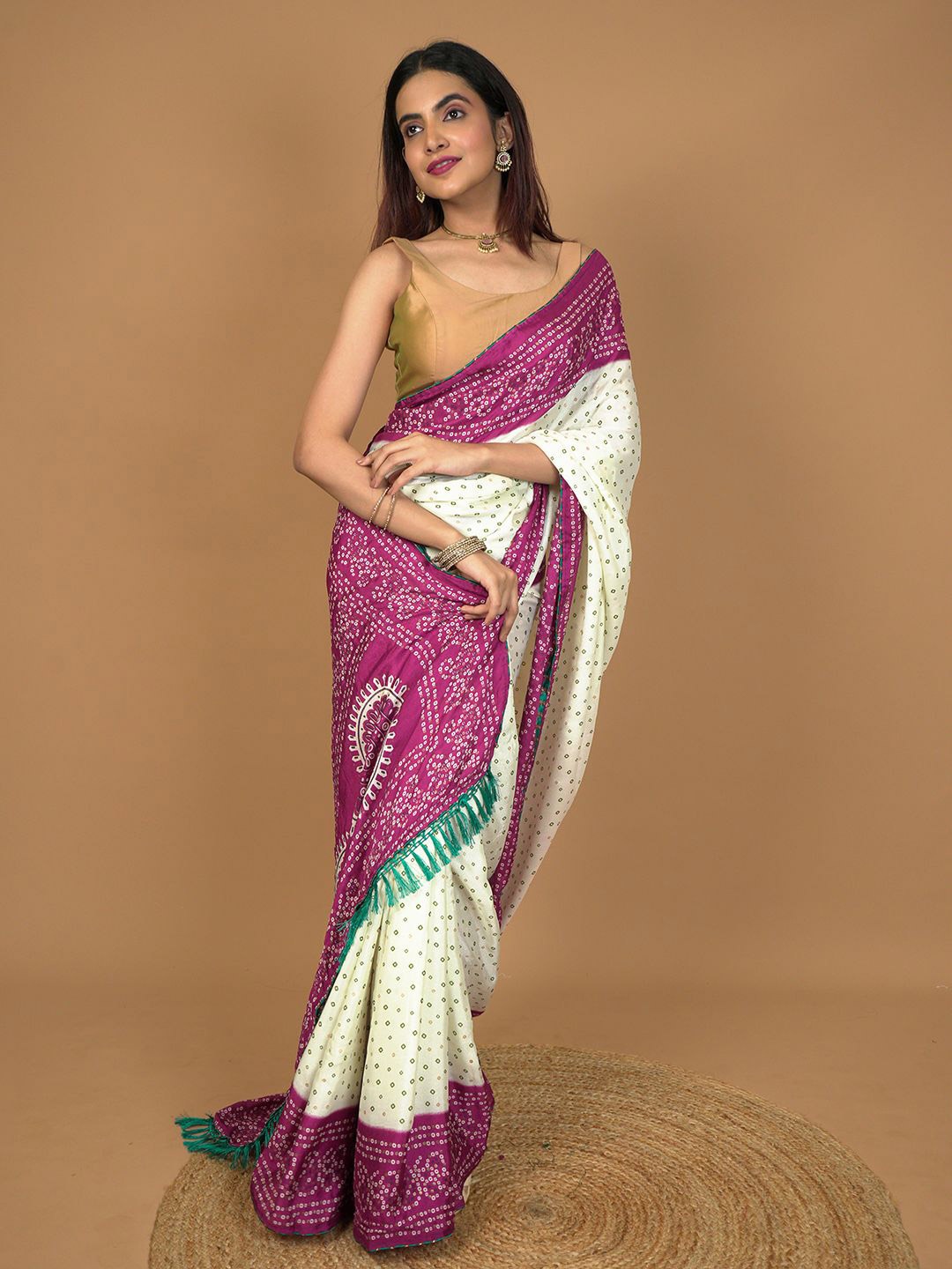 

HELLA FASHIONS Bandhani Poly Crepe Saree, White