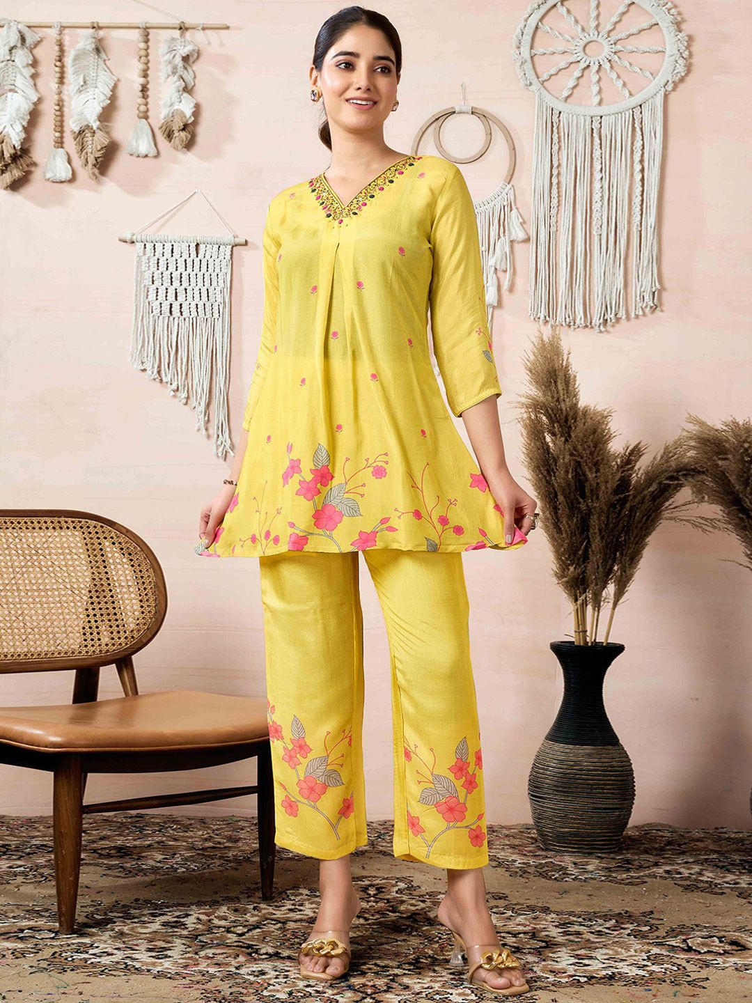 

Peachmode Floral Printed Beads and Stones Tunic With Trouser, Yellow