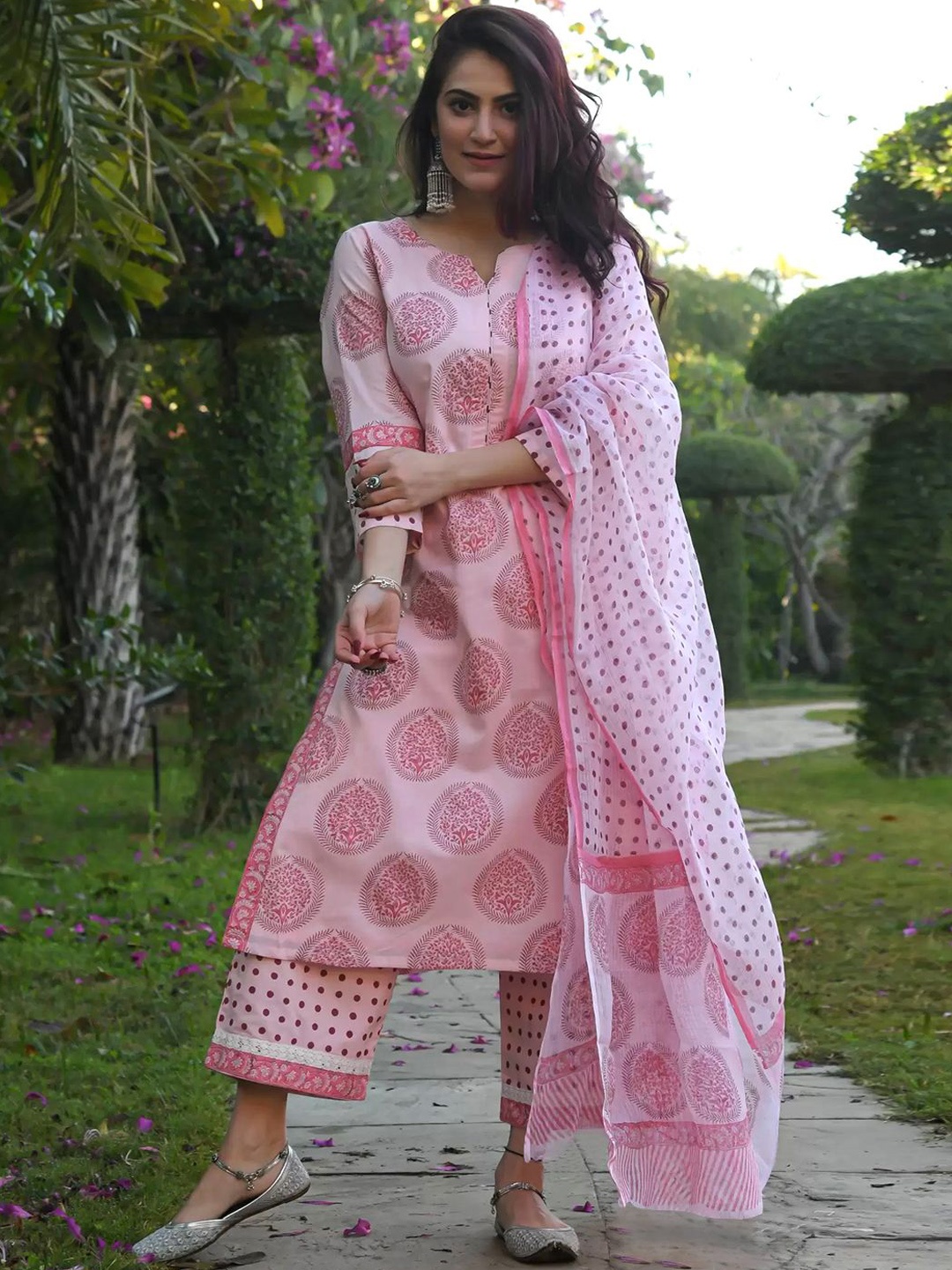 

Moda Rapido Women Ethnic Motifs Printed Regular Kurta with Trousers & With Dupatta, Pink