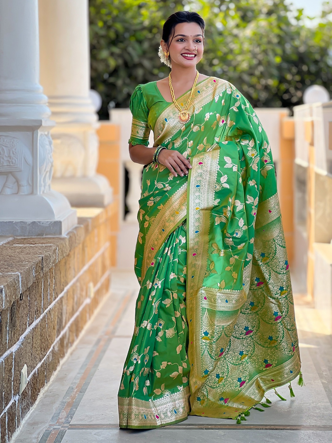 

Divyadham Textiles Woven Design Zari Pure Silk Banarasi Saree, Green