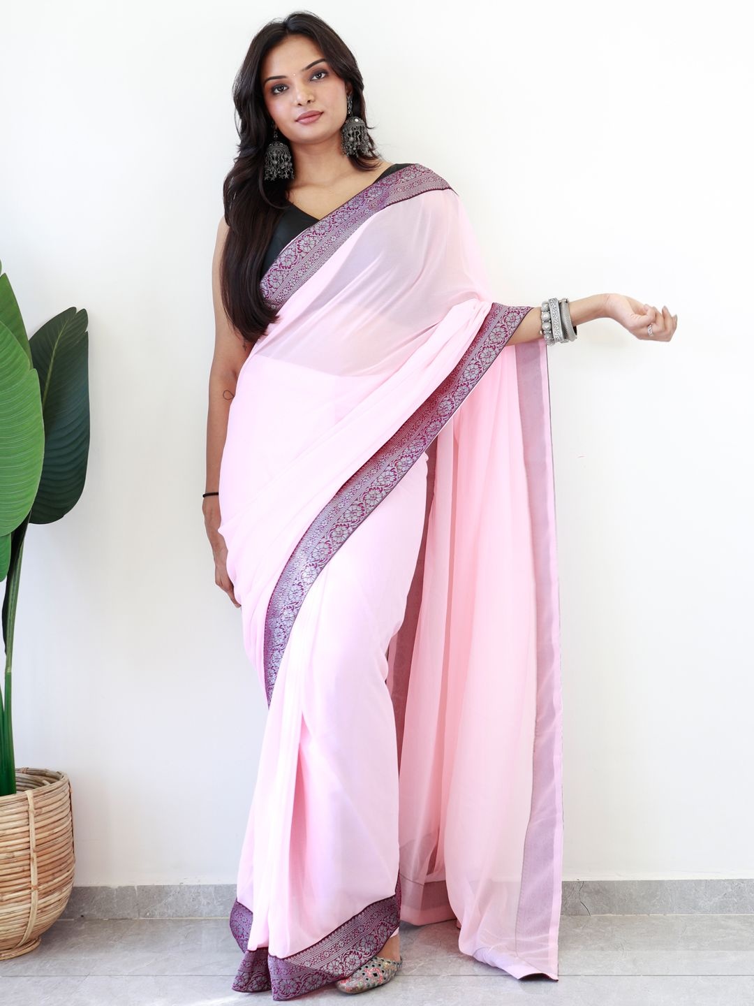 

DIVASTRI Zari Saree With Blouse Piece, Pink