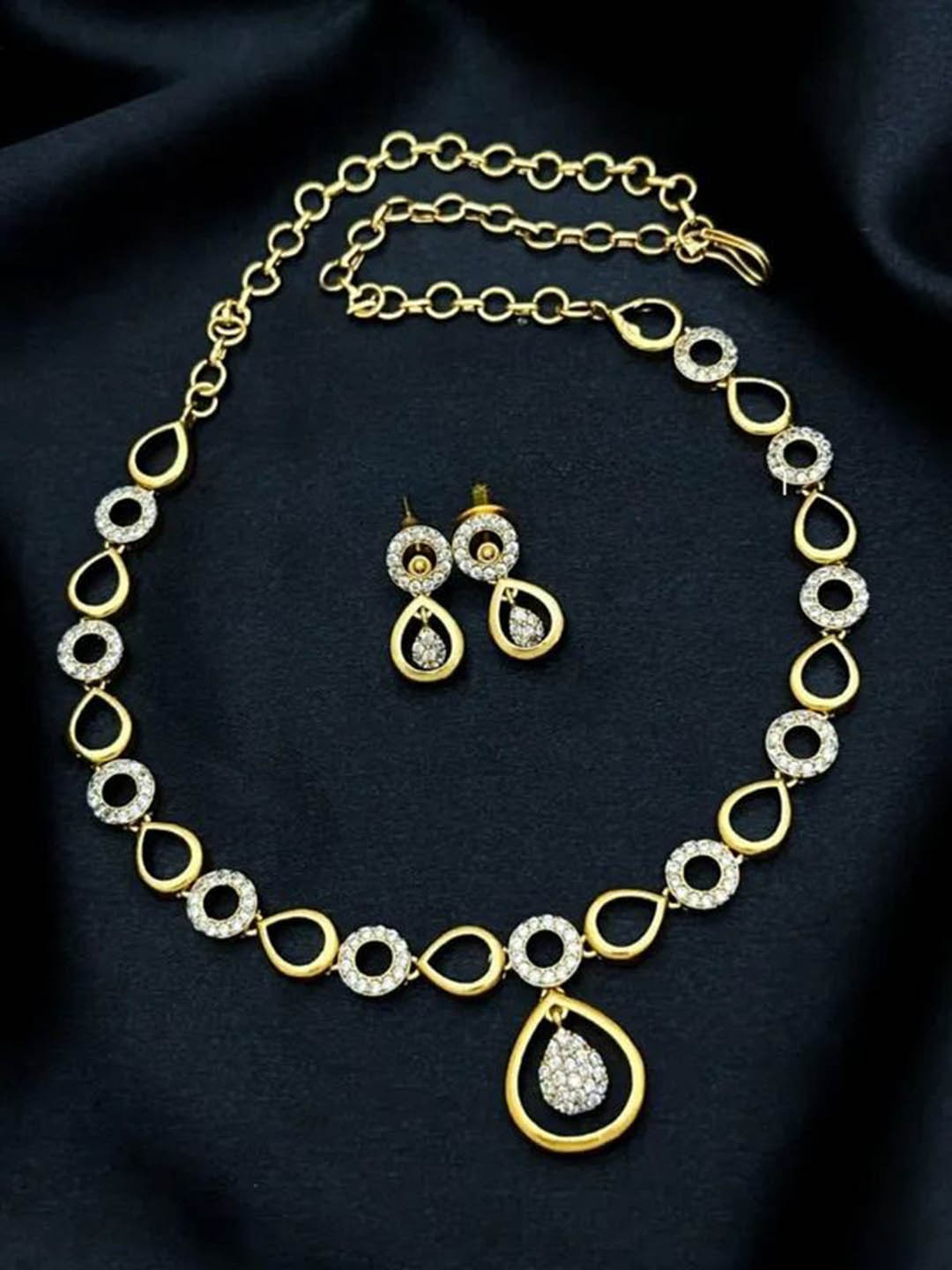

ROFARWORD Gold-Plated Cubic Zirconia Studded Jewellery Set