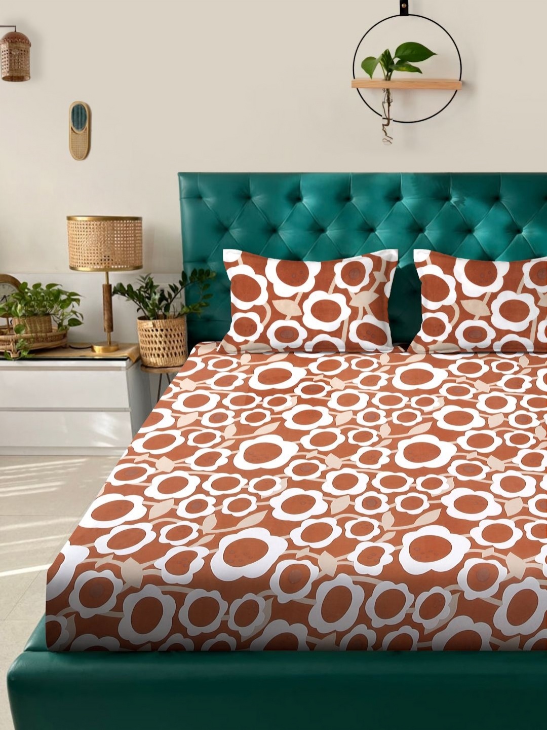 

KLOTTHE Rust Floral Printed Flat 300 TC King Bedsheet With 2 Pillow Cover