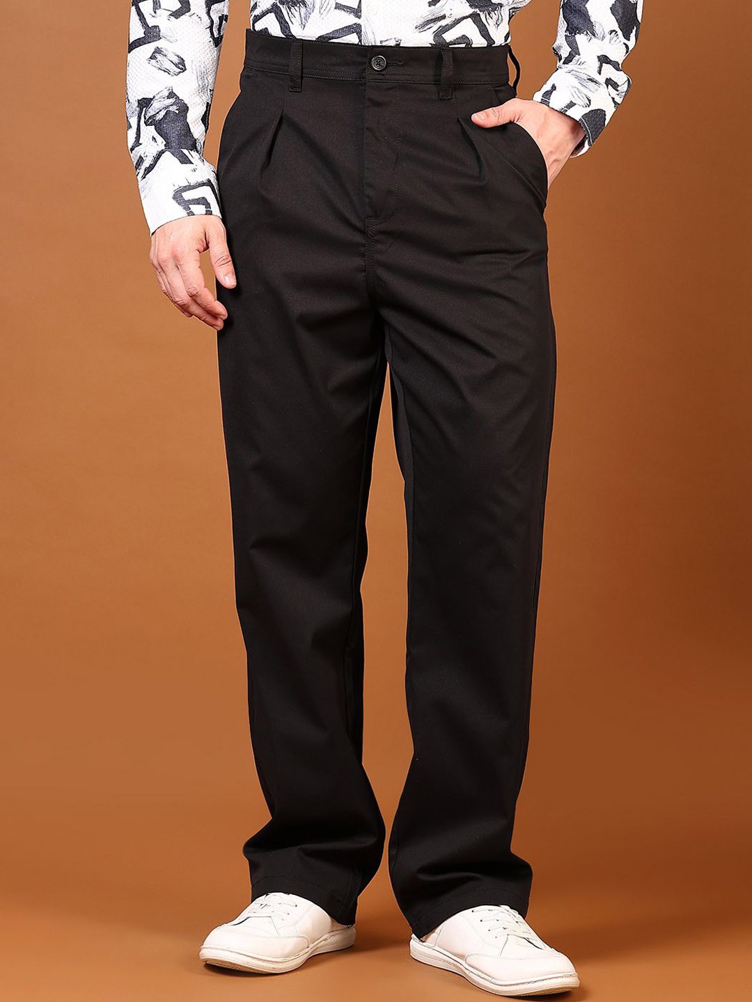

V-Mart Men Pleated Trousers, Black