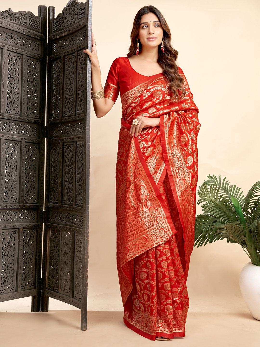 

HERE&NOW Floral Zari Kanjeevaram Saree, Red