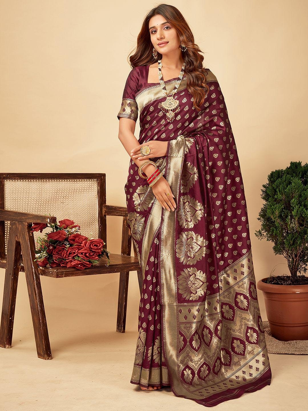 

HERE&NOW Woven Design Zari Banarasi Saree, Maroon