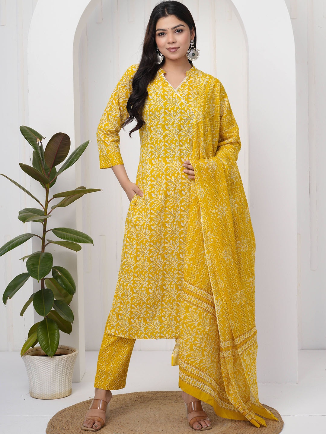 

SIGNORIA Floral Printed Mandarin Collar Kurta With Trousers And Dupatta, Yellow