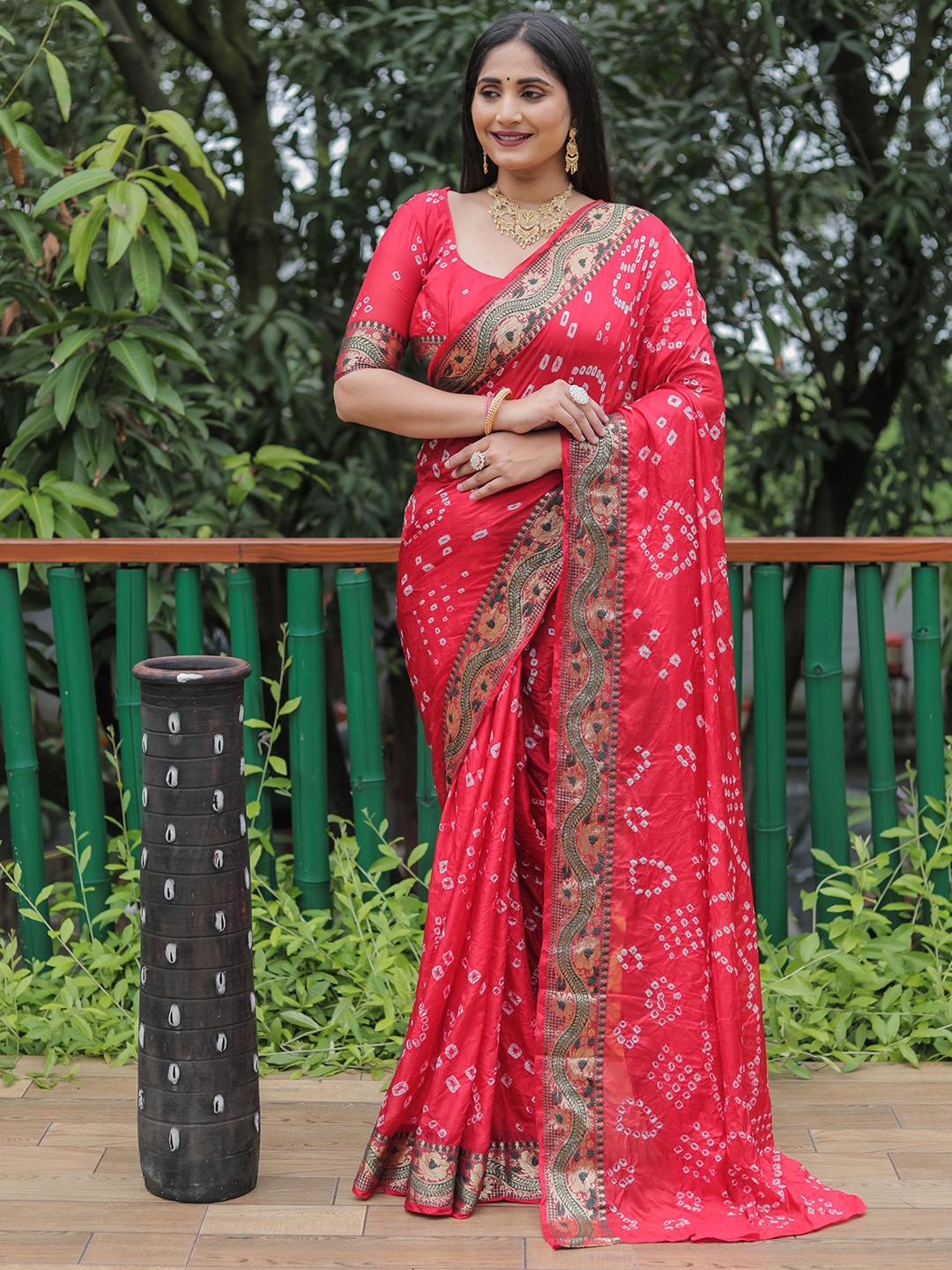 

Vintro Printed Woven Design Zari Bandhani Saree, Red