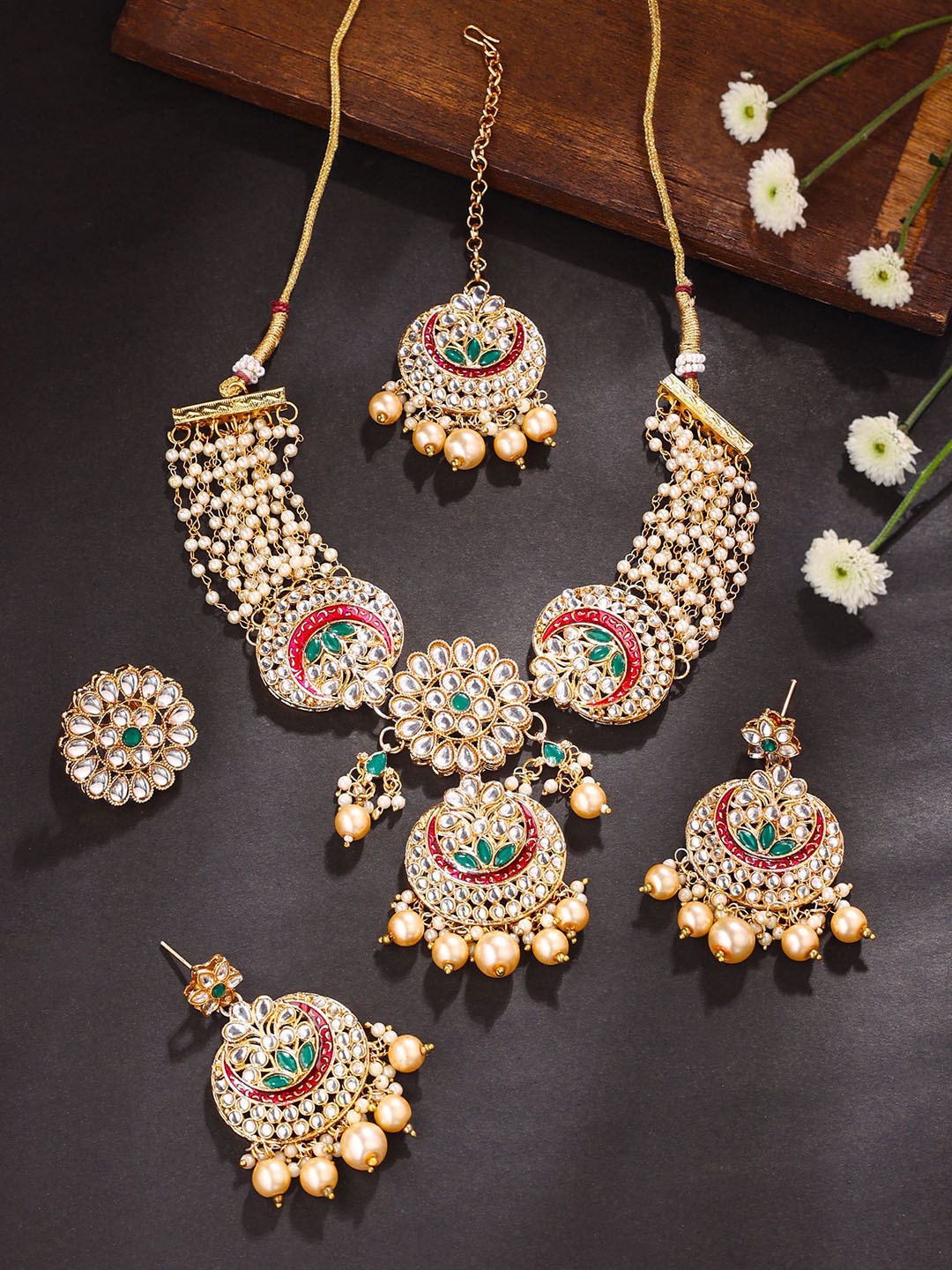 

Yellow Chimes Gold-Plated Kundan-Studded & Pearls Beaded Choker Necklace Set