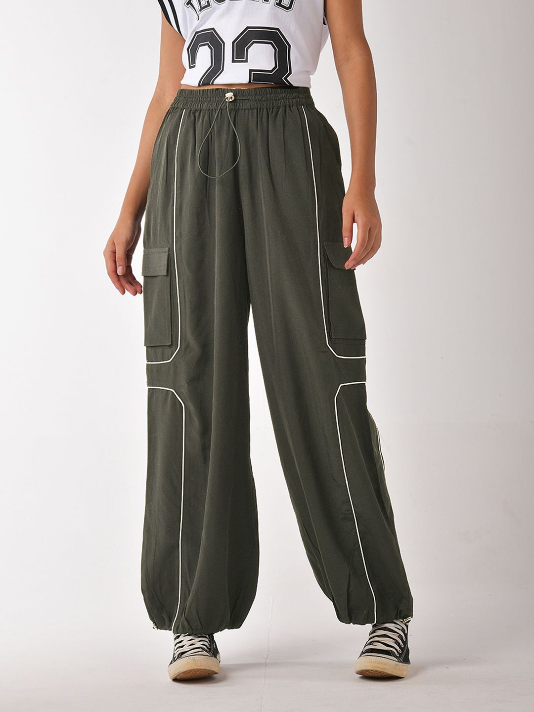 

IZF Women Loose Fit Cargo Air Piping Parachute Pants, Olive