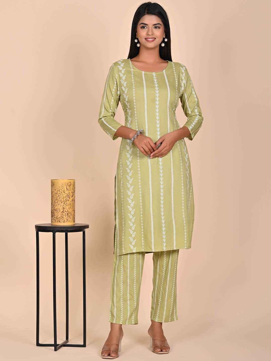 

Rashmi Shree Creation Geometric Printed Round Neck Straight Kurta With Trousers, Green
